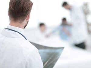 skrzysz--w-na-podium-plebiscytu-hipokrates--lokaln-auto-3829