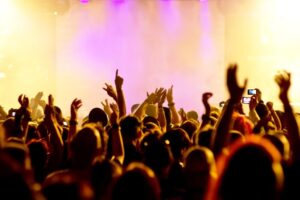 stand-up-tomasza-karolaka-auto-1842