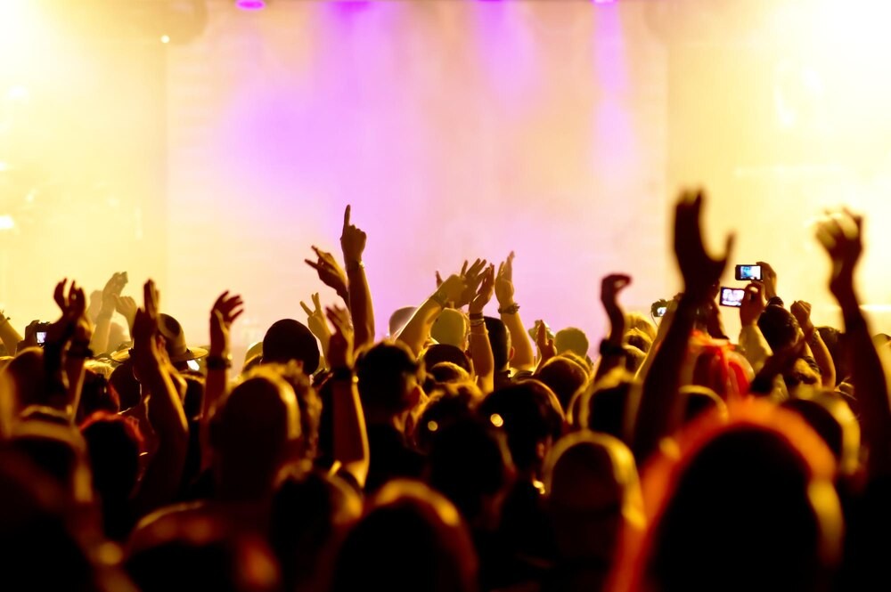 stand-up-tomasza-karolaka-auto-1842