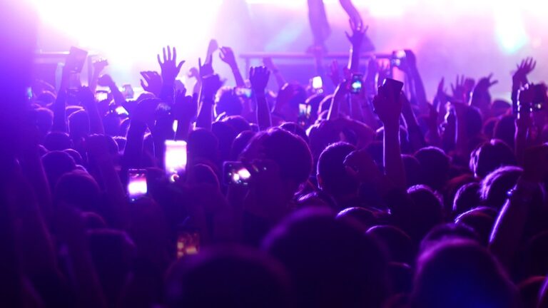 kr--lewscy-roranty--ci-wyst--pi---w-ratuszu-auto-1780