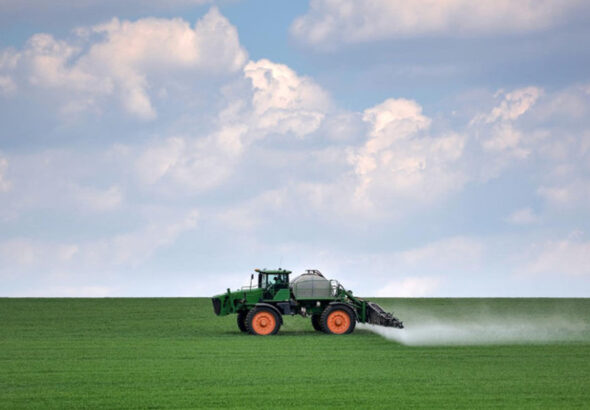 Jaki opryskiwacz samojezdny wybrać? Porównanie popularnych modeli