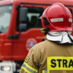 kobiety-w-stra--y-po--arnej----wi--towanie-mi--dzy-auto-6790