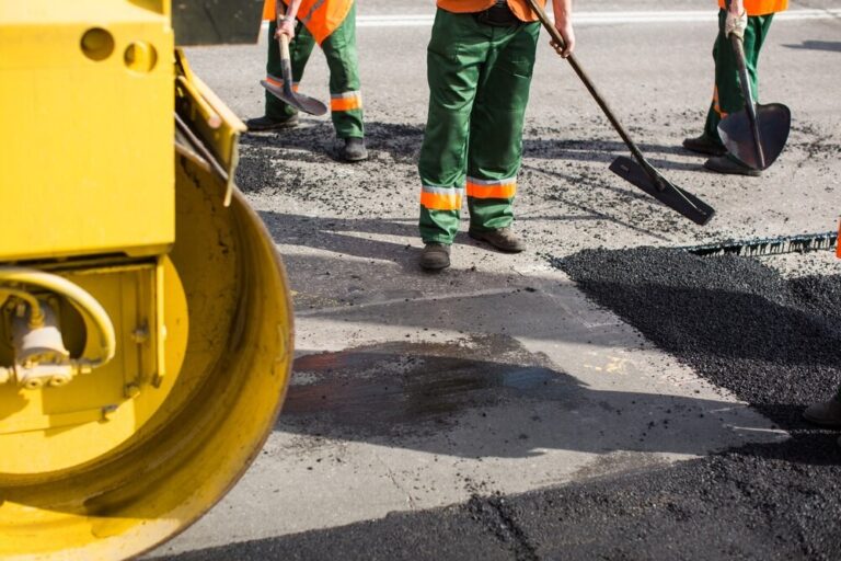 prace-nad-nowym-chodnikiem-w-rzepienniku-strzy--ew-auto-3085