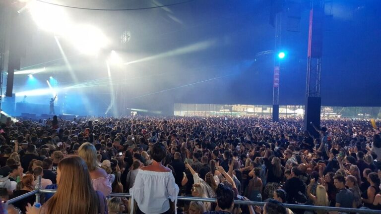 dziesi--ciu-tenor--w-na-scenie-auto-1822