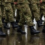 ---m--odzi--mundur-i-przysz--o--------auto-4743