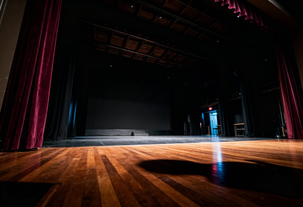 teatr-nowy-zaprasza-na-komedi----kt--ra-rozbawi-do-auto-6485