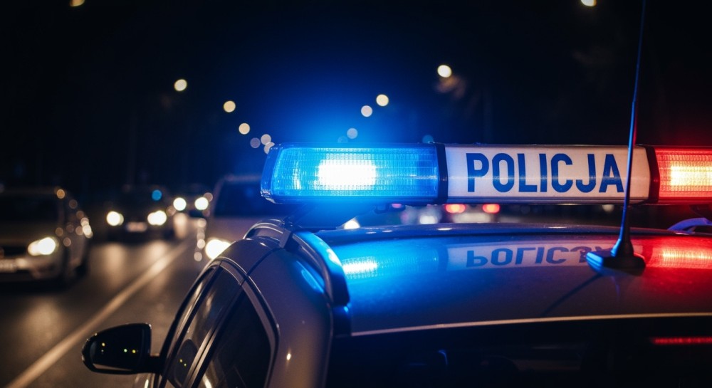 policja-rozbi--a-nielegaln---wytw--rni---alkoholu--auto-486
